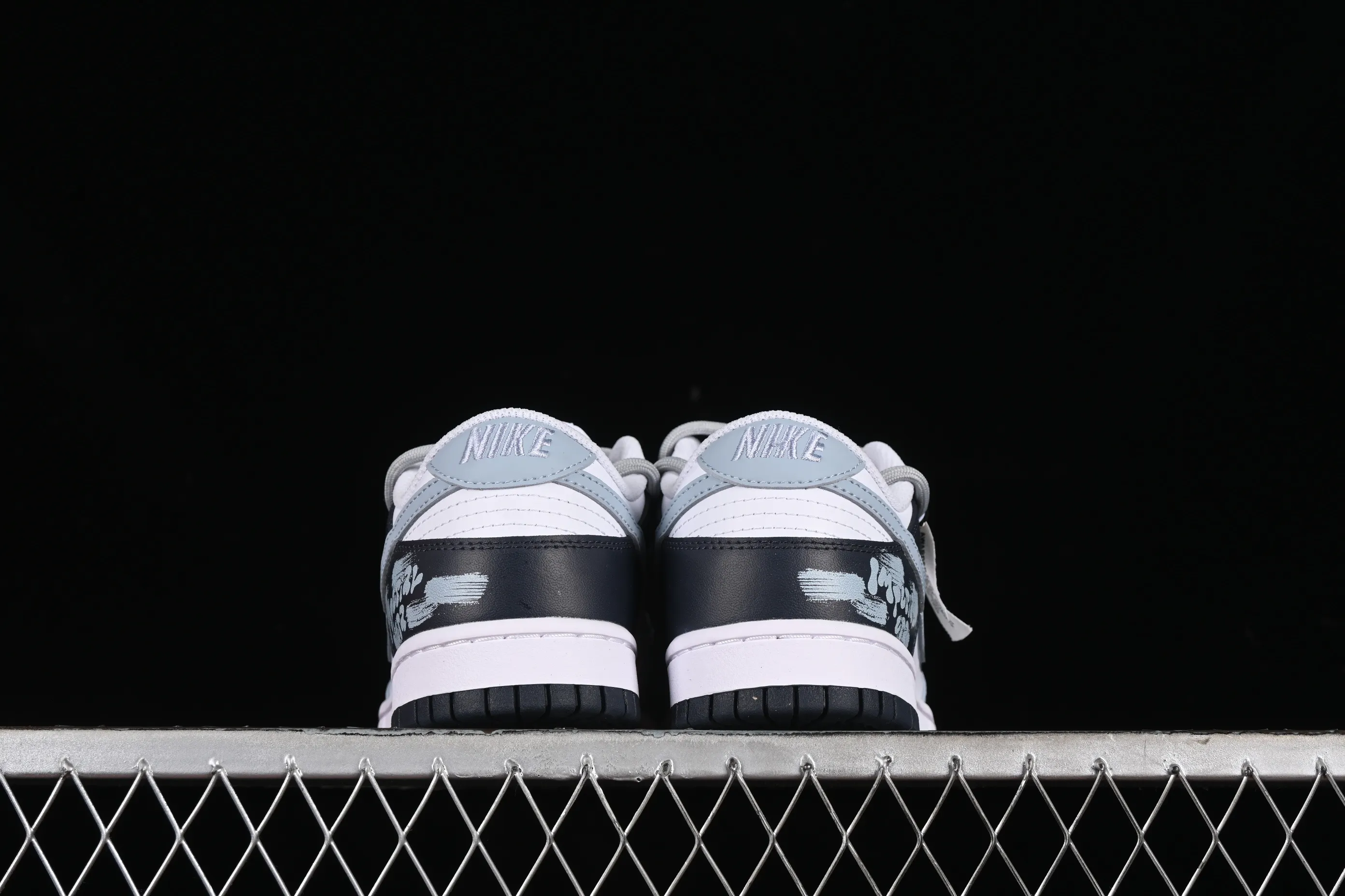 All categories Nk SB Dunk series Nk SB Dunk Low low-top sneakers Nk Dunk Low Retr niche graffiti SB strap low-top casual sneakers FB9109-401